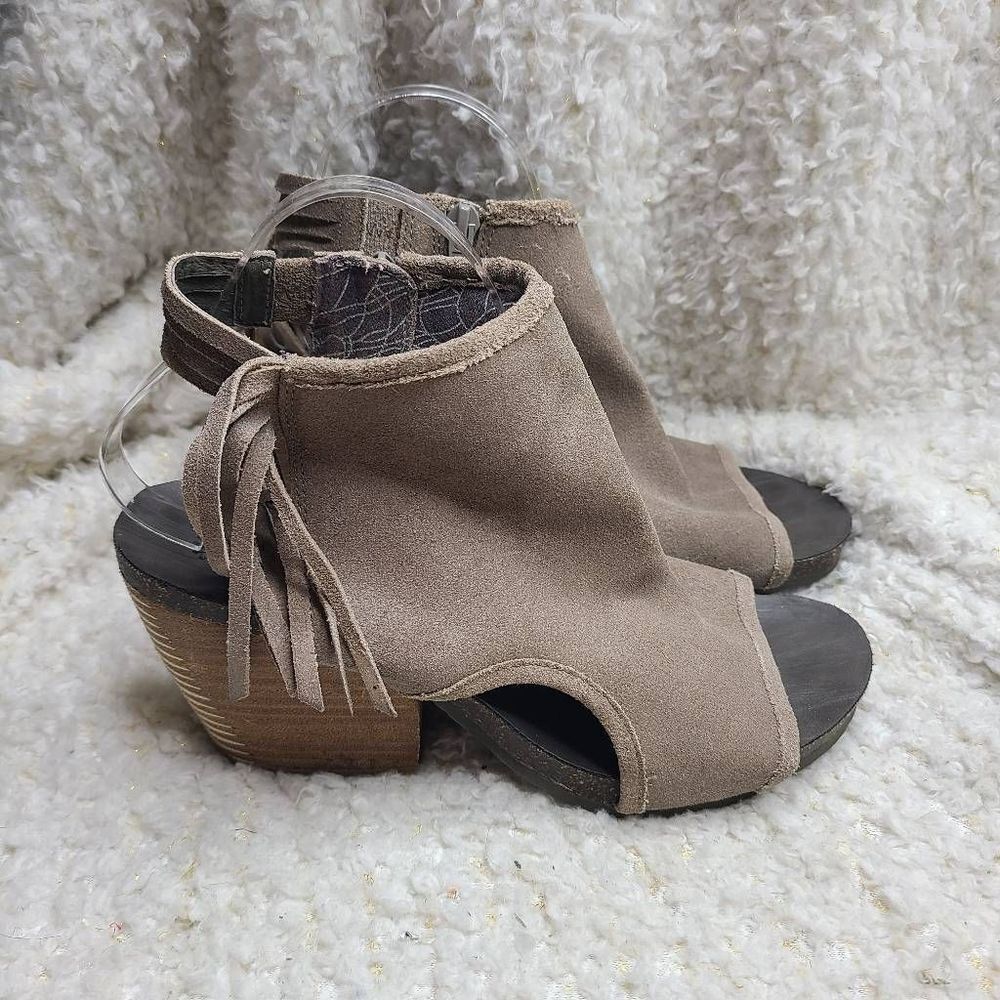 OTBT Free Spirit Fringed Tan Suede Chunky Heeled Sandals sz 9.5‎